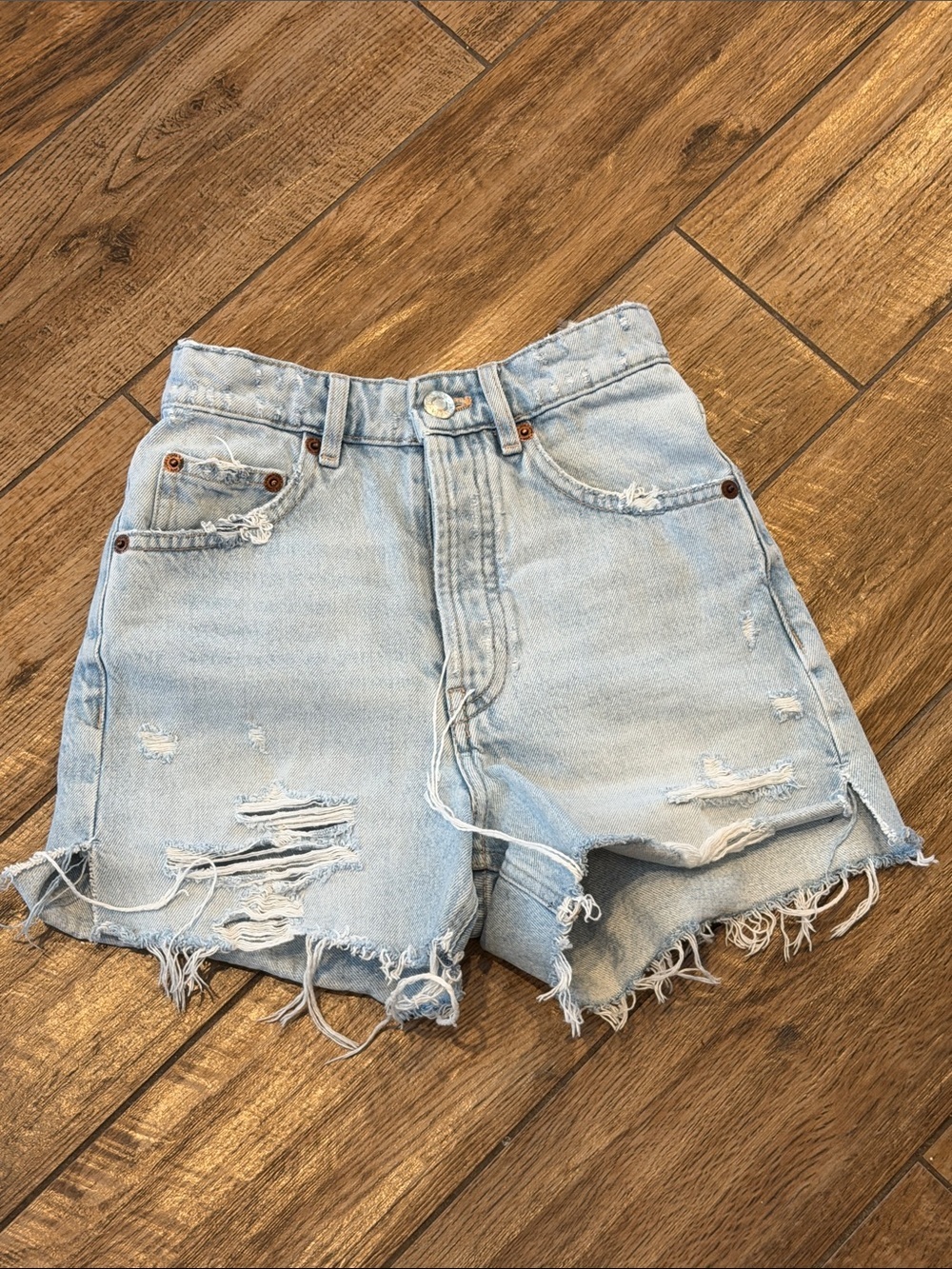 👖 ZARA High-Rise Distressed Denim Shorts – Size 0 4” Inseam